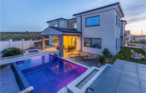 Lovely Home In Banjole With Jacuzzi